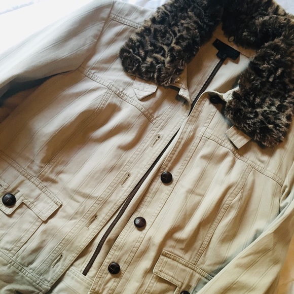 Vintage Jacket with Removable Faux Fur - Picture 3 of 5